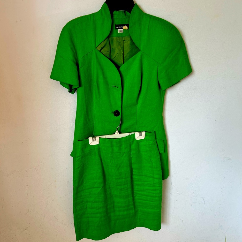 Nice Emerald Green Set…. Skirt and Jacket… used by it can totally be worn…